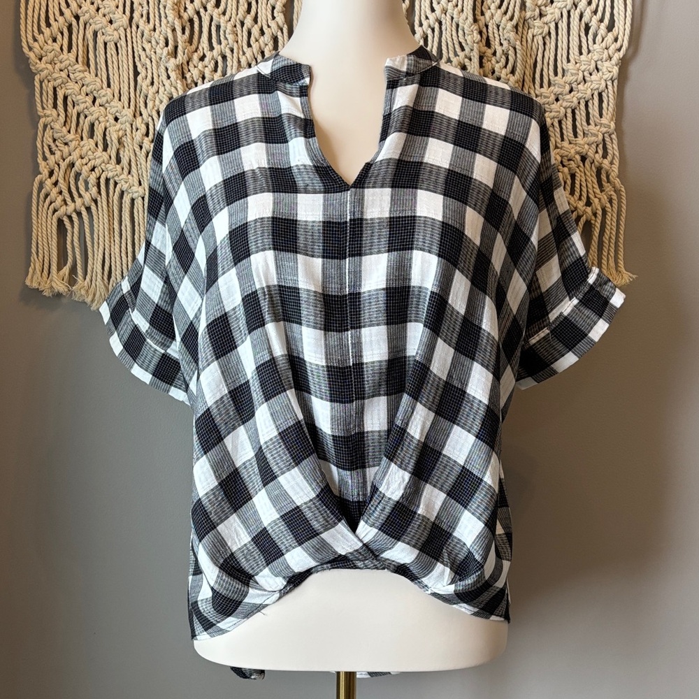 Universal Thread Black and White Plaid Blouse